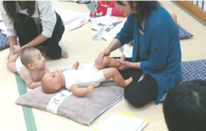 ウェルネスタッチケア養成講座 講師加倉井と赤ちゃん